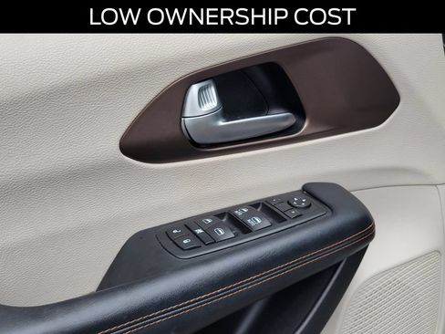 Used 2017 Chrysler Pacifica Touring-L FWD image 20