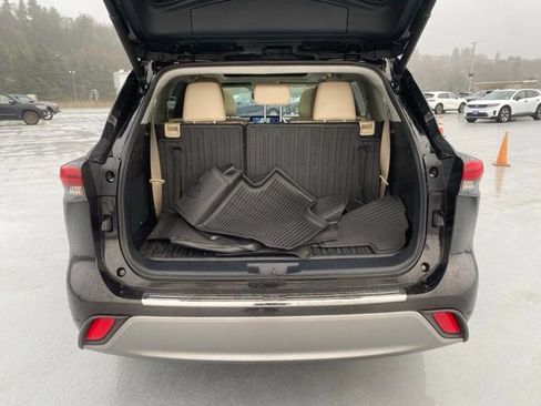 Certified 2022 Toyota Highlander Platinum image 12