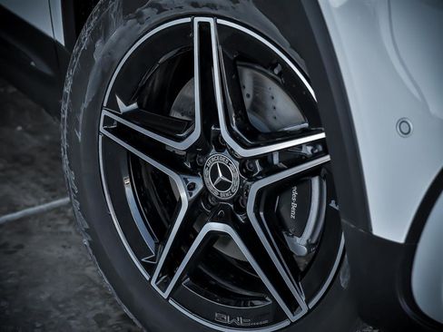 Certified 2025 Mercedes-Benz GLB 250 GLB 250 4MATIC image 3