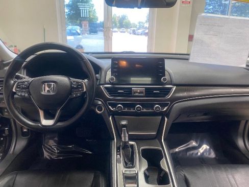 Used 2018 Honda Accord Touring image 19
