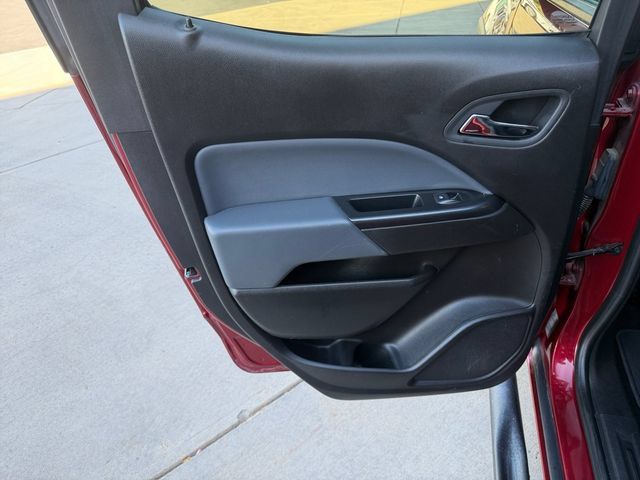 Used 2017 Chevrolet Colorado Z71 AWD/4WD image 28