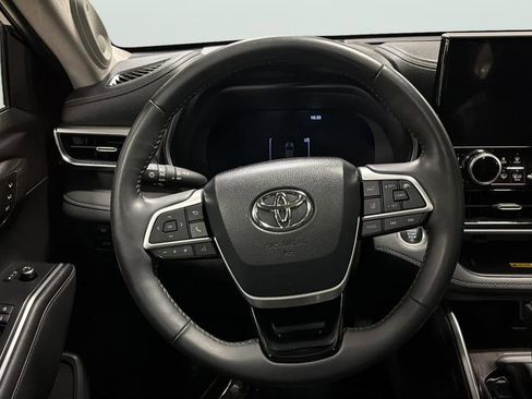 Used 2024 Toyota Highlander Platinum image 22