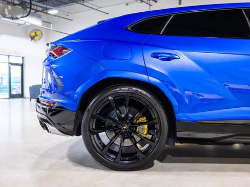 Used 2022 Lamborghini Urus image 24