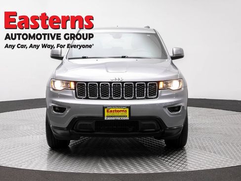 Used 2021 Jeep Grand Cherokee Laredo w/ Security & Convenience Group AWD/4WD image 2