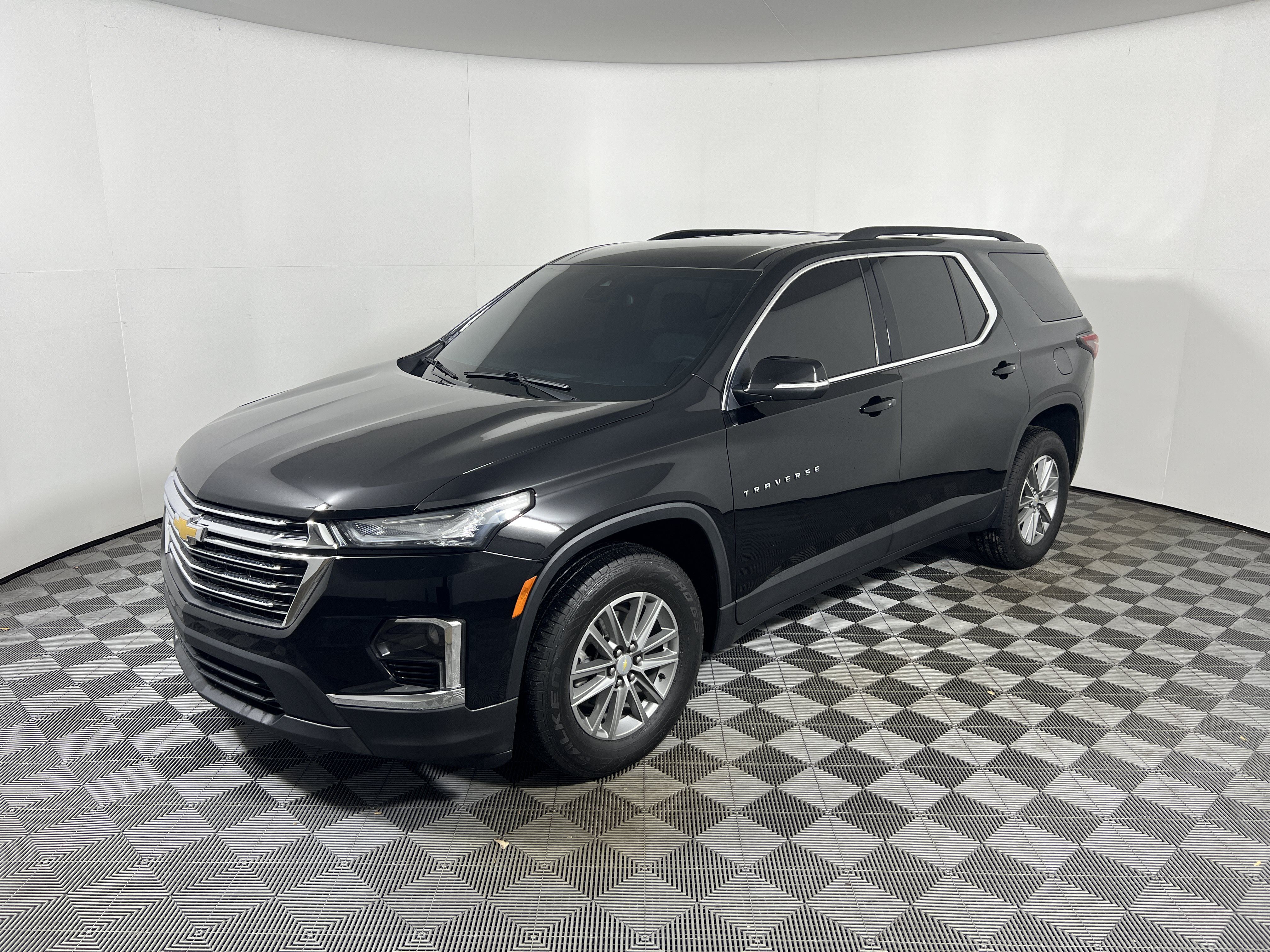 Used 2023 Chevrolet Traverse LT FWD image 9