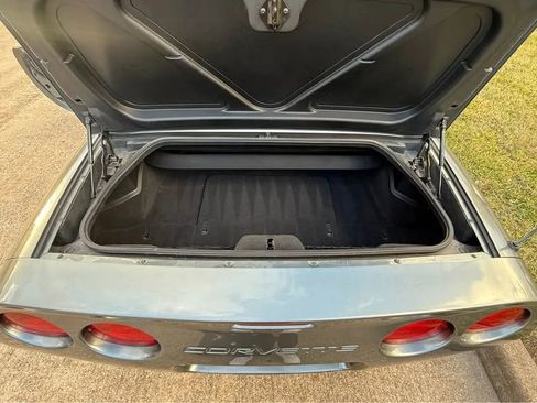 Used 2004 Chevrolet Corvette Convertible w/ Preferred Equipment Group image 18