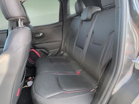 Used 2018 Jeep Renegade Trailhawk AWD/4WD image 16