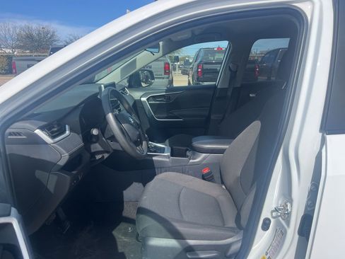Used 2025 Toyota RAV4 LE image 8