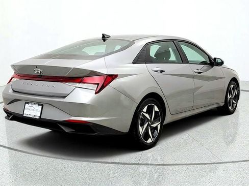 Used 2023 Hyundai Elantra SEL w/ Convenience Package FWD image 5