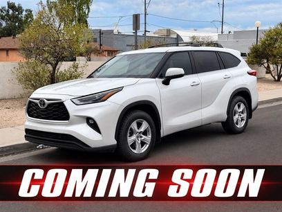 Used 2023 Toyota Highlander LE