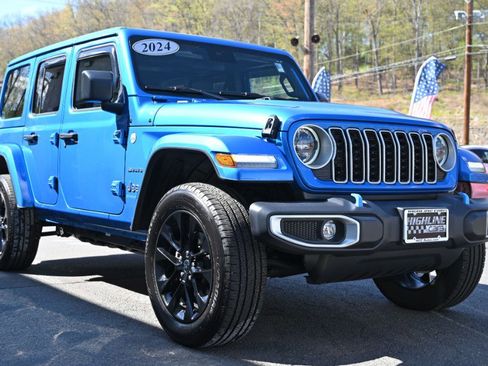 Used 2024 Jeep Wrangler Unlimited Sahara AWD/4WD image 6