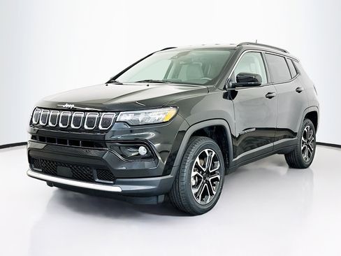 Used 2022 Jeep Compass Limited image 3