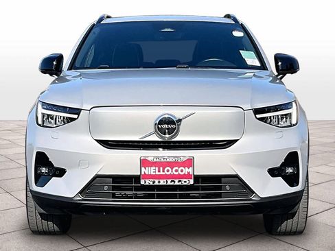 Used 2023 Volvo XC40 Recharge Plus image 3