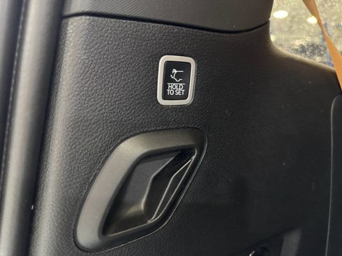 Used 2022 Jeep Grand Wagoneer Series III w/ Rear Seat Video Group 1 image 18