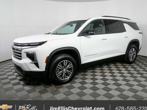 Certified 2025 Chevrolet Traverse LT FWD image 26