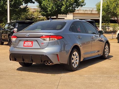 Used 2024 Toyota Corolla SE FWD image 3