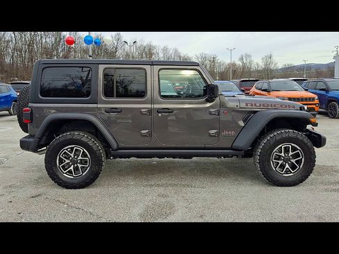 Used 2025 Jeep Wrangler Unlimited Rubicon w/ Safety Group image 9