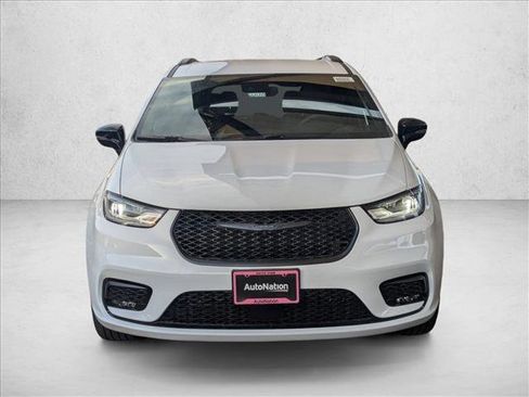 New 2026 Chrysler Pacifica Select image 6