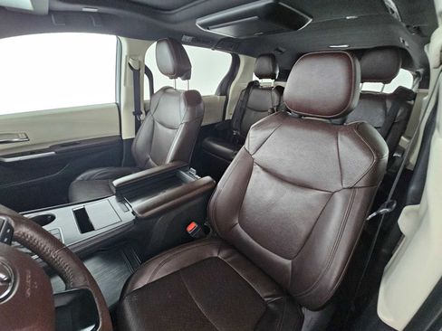 Used 2022 Toyota Sienna Platinum image 23