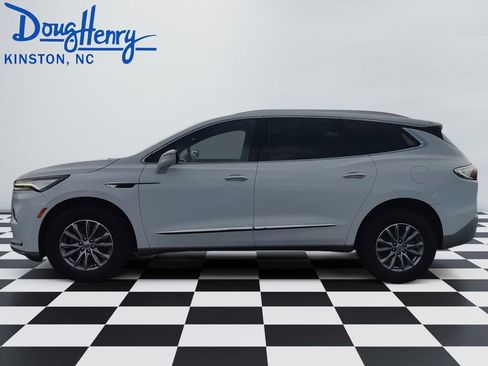 Used 2024 Buick Enclave Premium AWD/4WD image 2