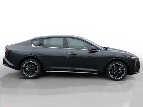 New 2025 Kia K4 GT-Line image 6