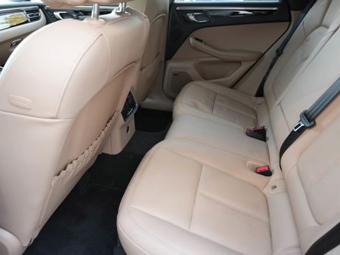 Used 2024 Porsche Macan image 38