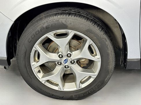 Used 2018 Subaru Forester 2.5i Touring AWD/4WD image 32