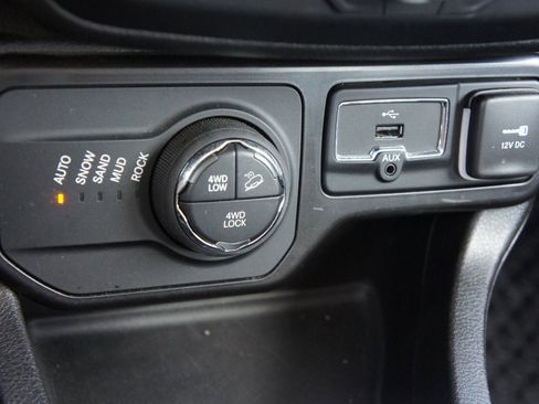 Used 2023 Jeep Renegade Trailhawk image 20