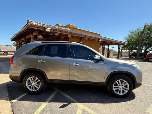 Used 2014 Kia Sorento LX FWD image 8