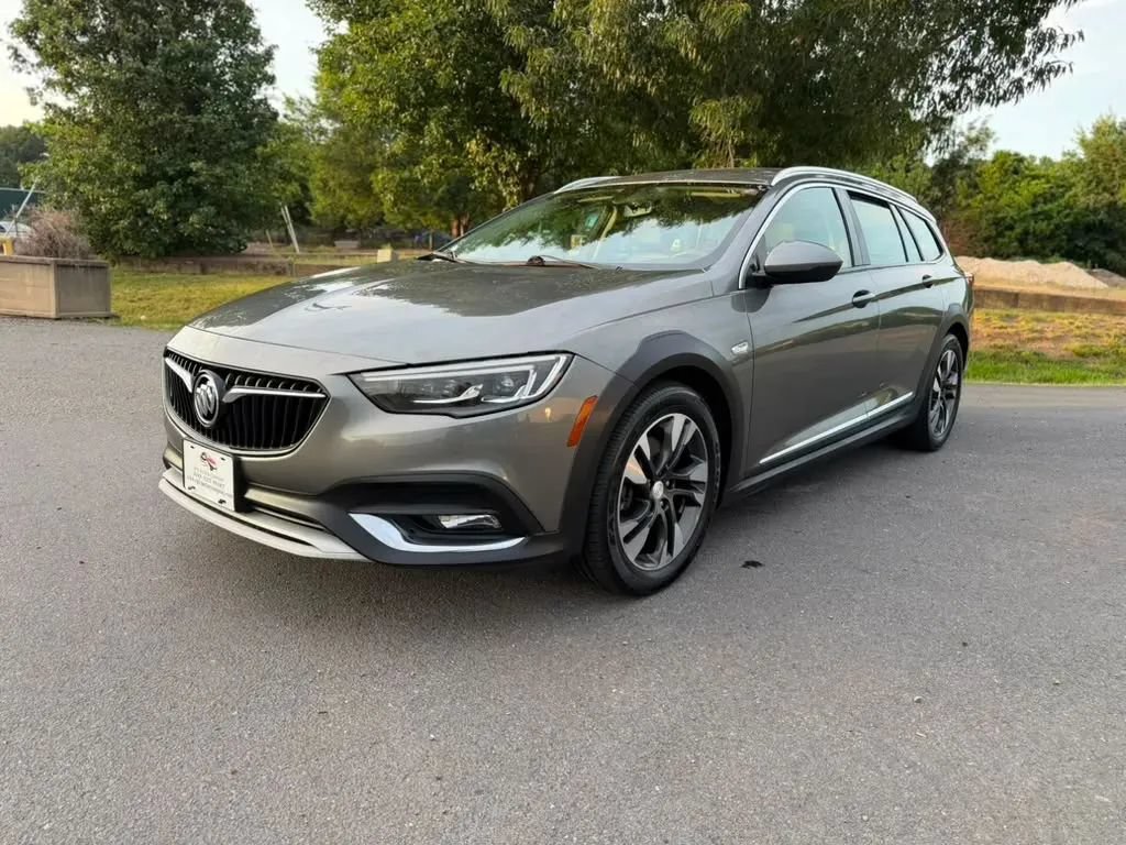Used 2019 Buick Regal Essence w/ Driver Confidence Package I AWD/4WD image 1