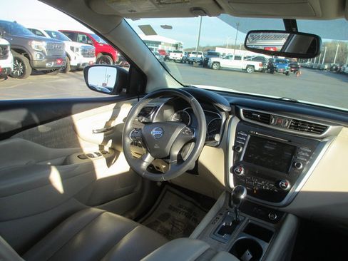 Used 2019 Nissan Murano SV image 17