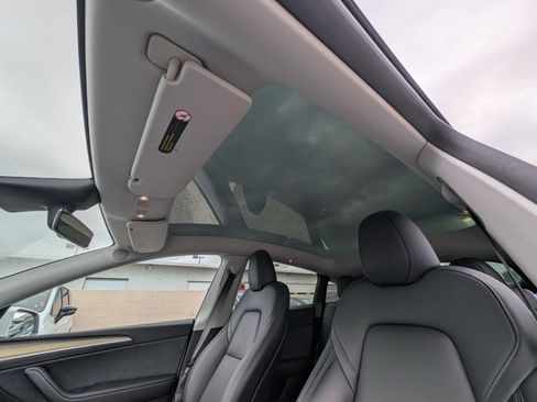 Used 2023 Tesla Model Y Long Range image 15