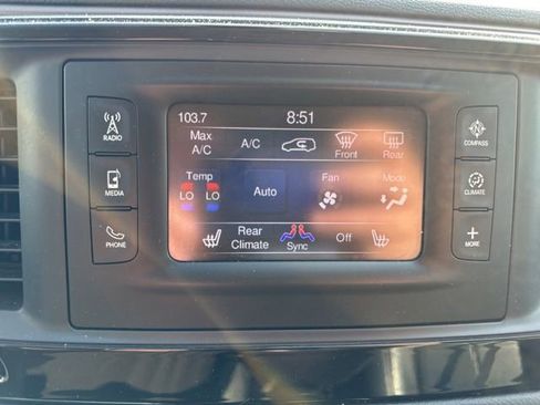 Used 2017 Chrysler Pacifica Touring-L FWD image 20