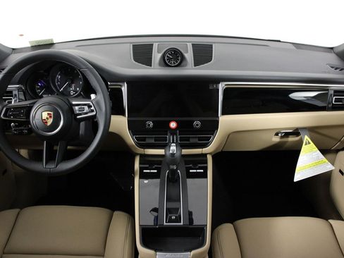 New 2026 Porsche Macan image 11