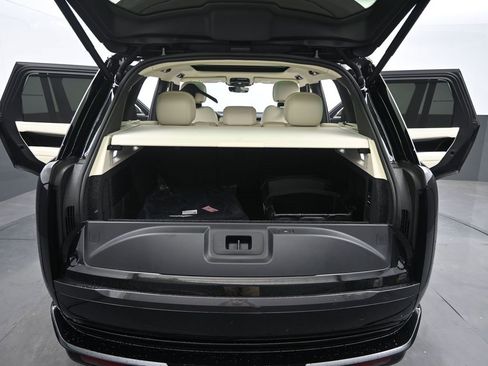 New 2025 Land Rover Range Rover SE image 16