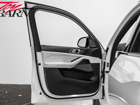 Used 2024 BMW X5 M60i image 21