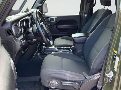 Used 2021 Jeep Gladiator Sport AWD/4WD image 19