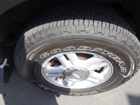 Used 2004 Ford Expedition XLT image 11