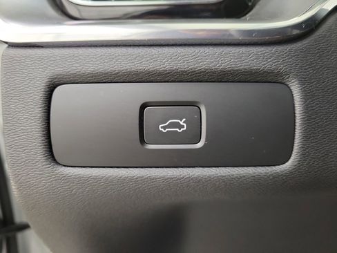 Used 2025 Volvo XC60 B5 Core image 33