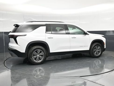 Used 2024 Chevrolet Traverse LT AWD/4WD image 2