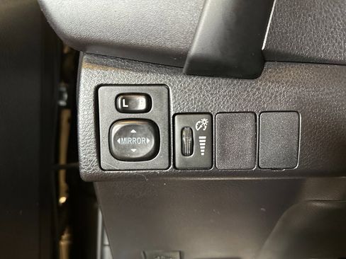 Used 2017 Toyota Corolla LE image 18