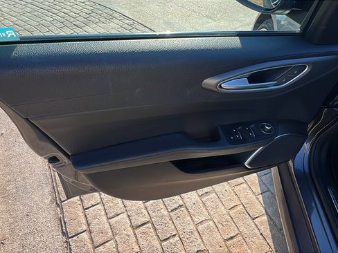 Used 2022 Alfa Romeo Giulia Veloce image 14