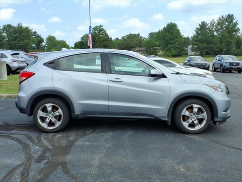 Used 2018 Honda HR-V LX image 2