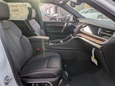 New 2025 Jeep Grand Cherokee L Summit image 31