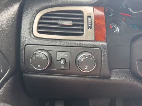 Used 2009 Chevrolet Suburban LT w/ Luxury Package image 26