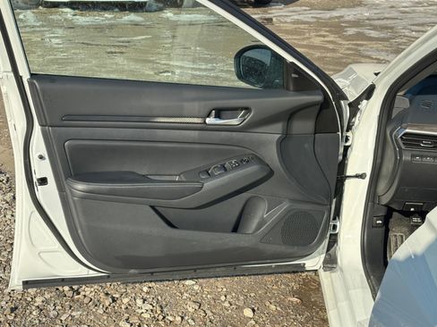 Used 2025 Nissan Altima 2.5 SV image 18