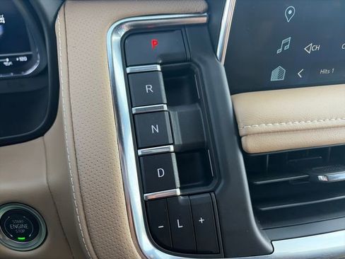 Used 2024 Chevrolet Suburban Premier w/ Premium Package 2 AWD/4WD image 24