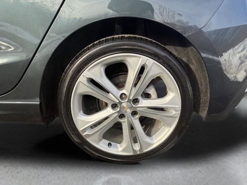 Used 2018 Chevrolet Cruze Premier FWD image 22