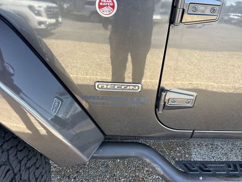 Used 2017 Jeep Wrangler Unlimited Rubicon AWD/4WD image 30