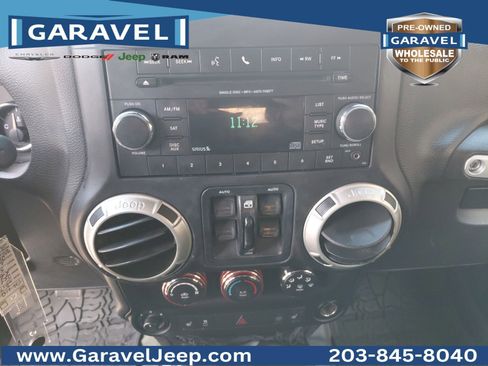 Used 2017 Jeep Wrangler Unlimited Rubicon w/ Cold Weather Group image 10